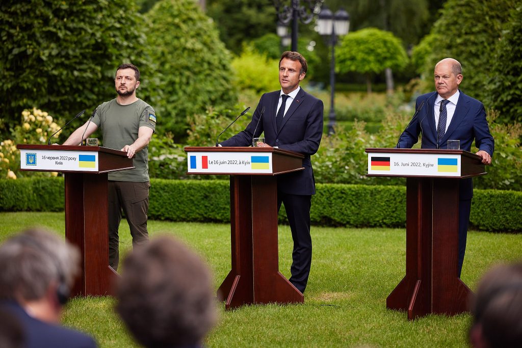 Macron, Ukrainian President Volodymyr Zelenskyy and German Chancellor Olaf Scholz in Kyiv in 2022