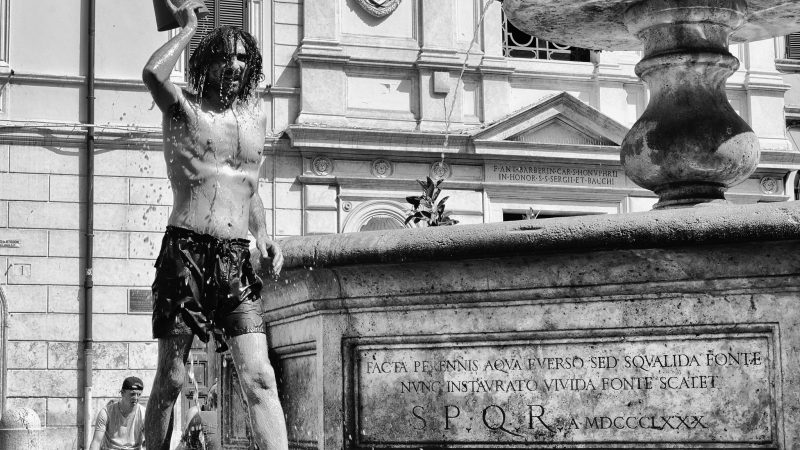 A man cooling himself near a fountain in Rome, Italy (Photo: Susan Jane Golding / flickr.com)