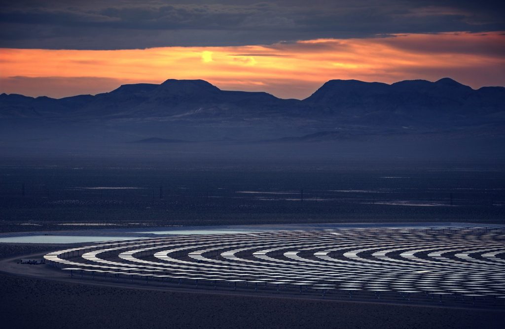 The Crescent Dunes Solar Energy Project near Tonopah, Nevada (Photo: Peter Thoeny / Flickr.com)