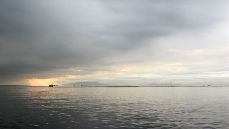 Panorama of the South China Sea viewed from Manila Bay, Philippines (Photo: Vyacheslav Argenberg / Wikimedia Commons)