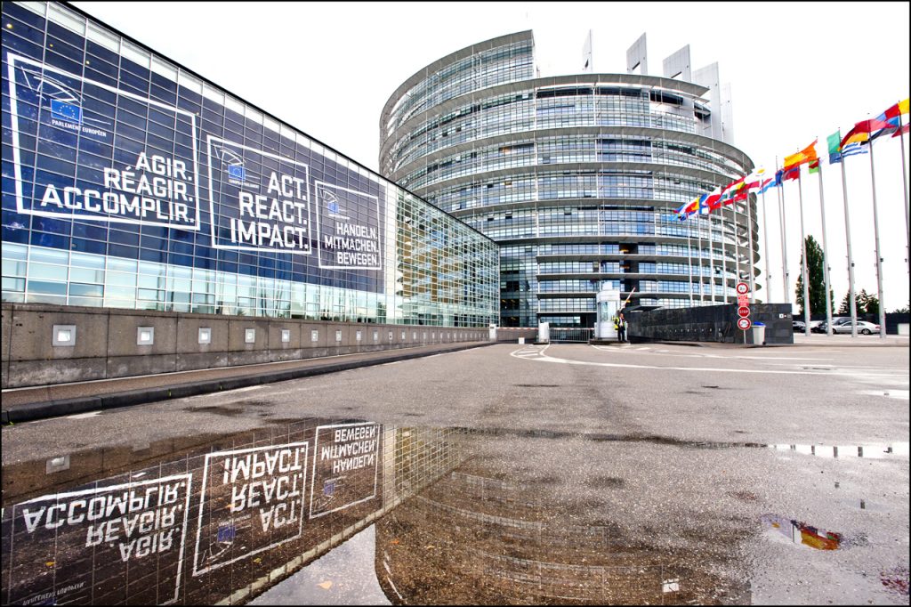 Building decorations displaying the slogan for the European election in 2013 (Photo: © European Union 2013 - European Parliament)
