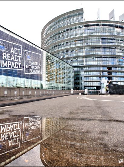 Building decorations displaying the slogan for the European election in 2013 (Photo: © European Union 2013 - European Parliament)