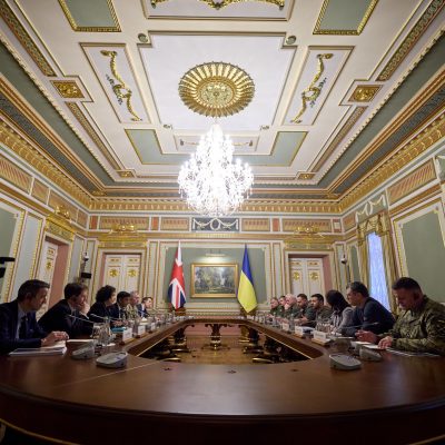 President of Ukraine Volodymyr Zelensky in session with British Prime Minister Rishi Sunak in Kyiv, in 2022 (Source: flickr.com)