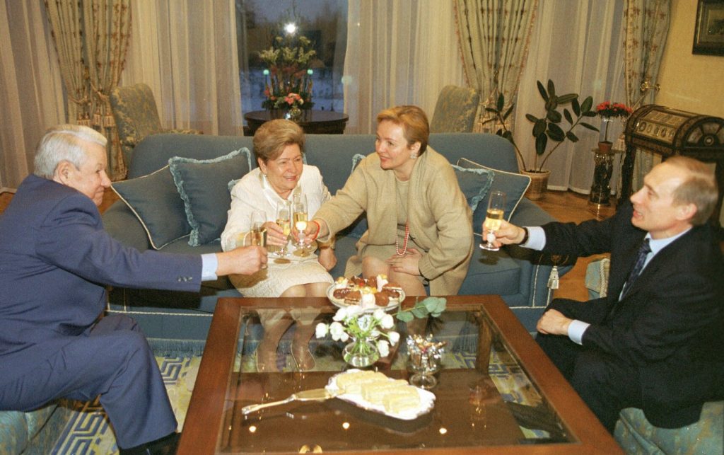 Boris and Naina Yeltsina with President Vladimir Putin and First Lady Lyudmila on Yeltsin's 71st birthday, 2002 (Photo: Kremlin.ru / Wikimedia Commons)