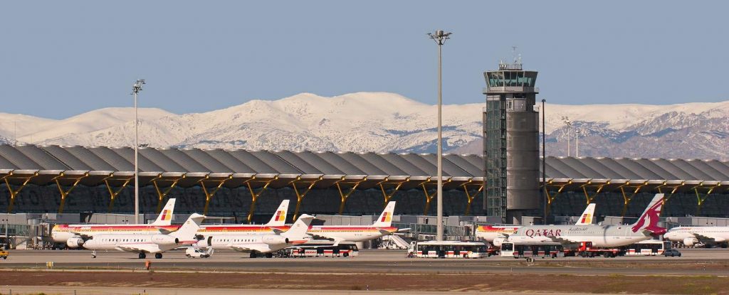 Terminal T-4 Madrid – Barajas Airport (Photo: Magic Aviation / Wikimedia Commons)