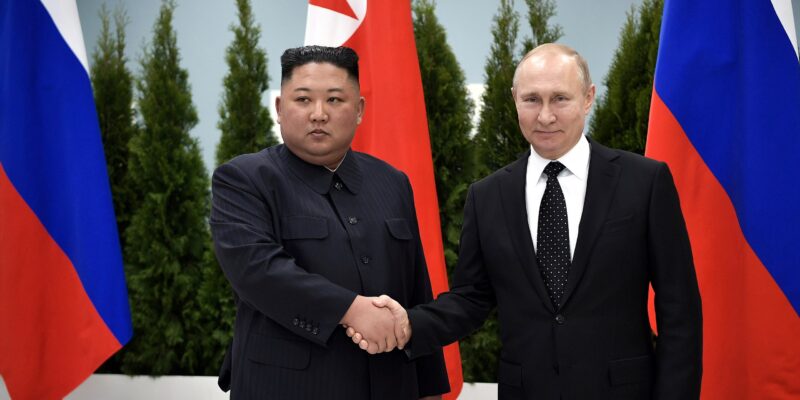 Russian President Vladimir Putin (R) meets with North Korea's leader Kim Jong Un in Vladivostok, Russia April 25, 2019 (Photo: Alexei Nikolsky/Kremlin via Wikimedia Commons)