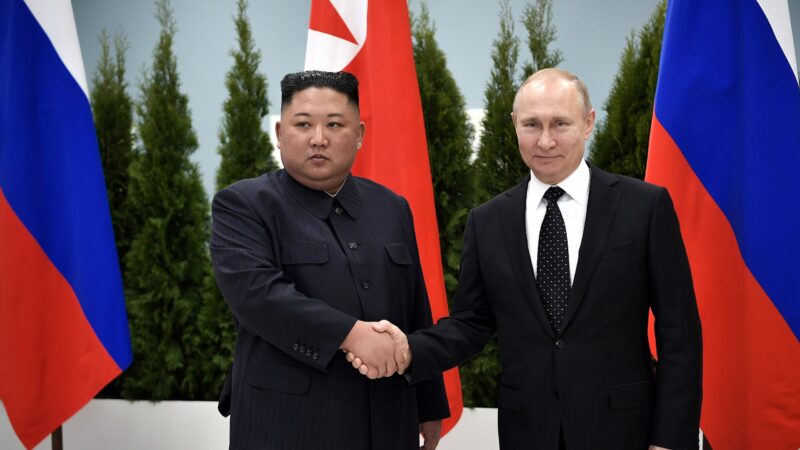 Russian President Vladimir Putin (R) meets with North Korea's leader Kim Jong Un in Vladivostok, Russia April 25, 2019 (Photo: Alexei Nikolsky/Kremlin via Wikimedia Commons)