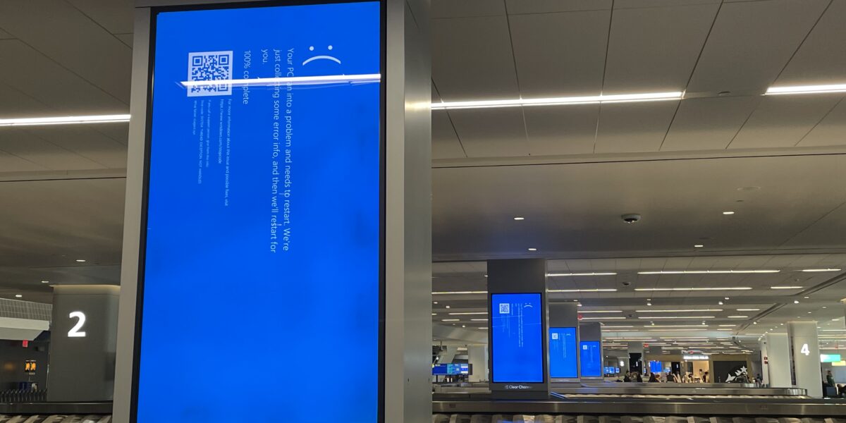 Blue screens of death at LGA airport from the CrowdStrike 2024 July outage (Photo: Wikimedia Commons)