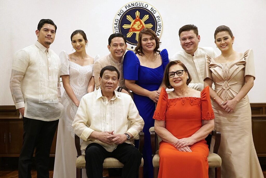 President Rodrigo Roa Duterte poses for a photo with the first family