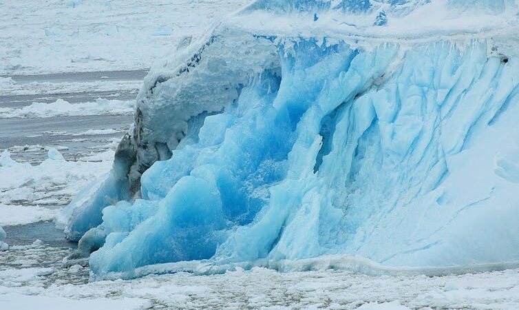 “We are people of the sea ice. And if there’s no more sea ice, how do we be people of the sea ice?”- Inuit elder (Quoted in: How scientists are coping with ecological grief. The Guardian. 19-01-2020) (Photo: Denis Luyten / Wikimedia Commons)