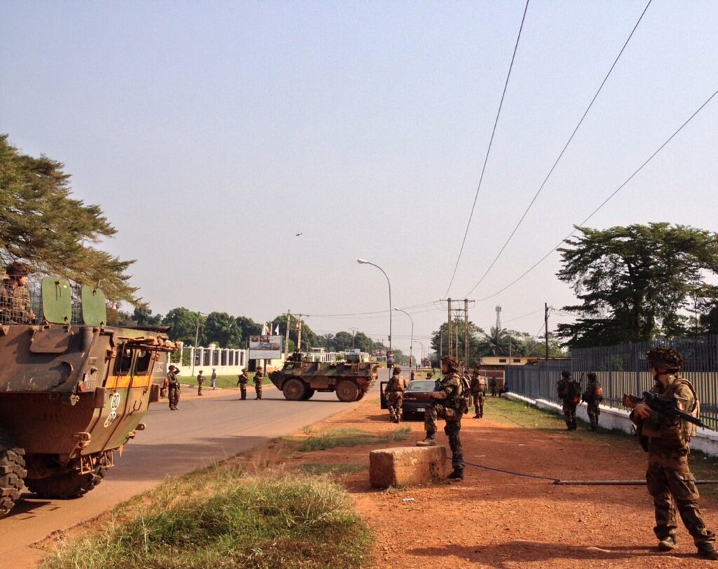 French soldiers in position in Bangui, Central African Republic. December 22, 2013 (Photo: Idriss Fall / VOA / Wikimedia Commons)