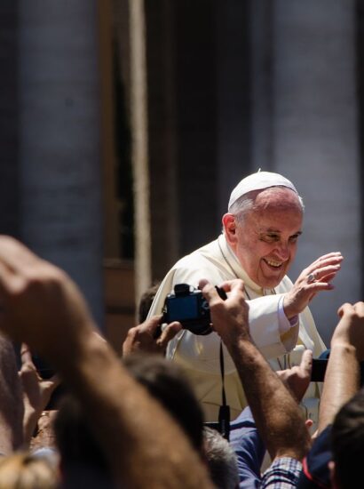 Pope Francis in St Peter's square - Vatican (Photo: Alfredo Borba / Wikimedia Commons)