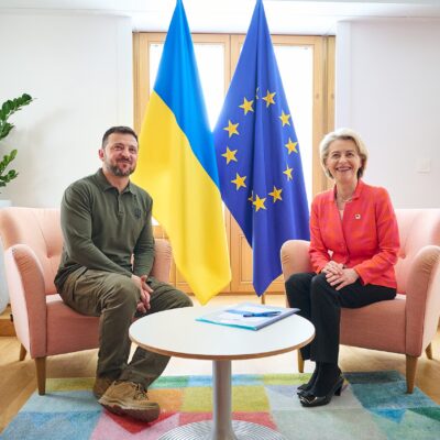 Participation of Ursula von der Leyen, President of the European Commission, in the Brussels European Council. Volodymyr Zelenskyy, President of Ukraine, on the left, and Ursula von der Leyen. Photo: © European Union, 2025, on Wikimedia Commons, CC BY 4.0