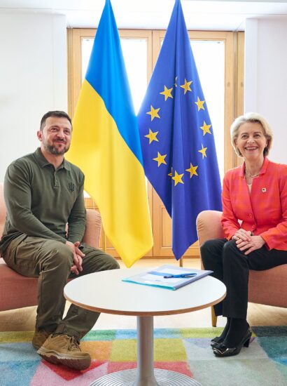 Participation of Ursula von der Leyen, President of the European Commission, in the Brussels European Council. Volodymyr Zelenskyy, President of Ukraine, on the left, and Ursula von der Leyen. Photo: © European Union, 2025, on Wikimedia Commons, CC BY 4.0