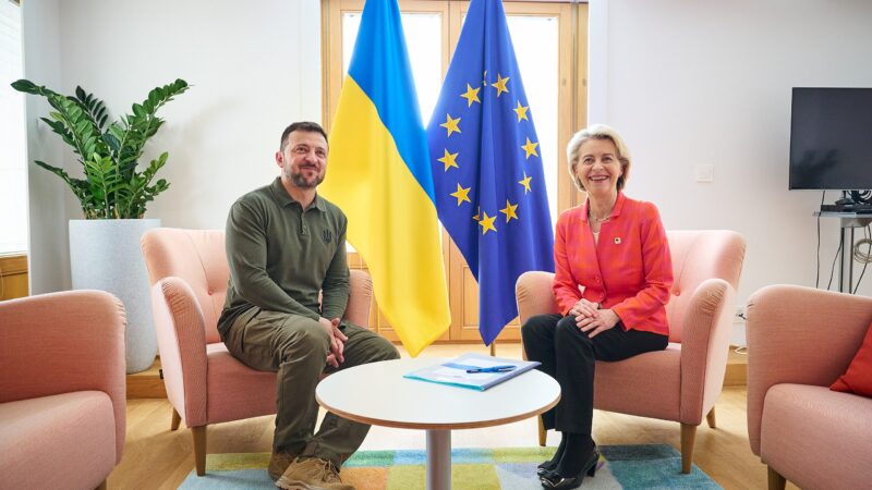 Participation of Ursula von der Leyen, President of the European Commission, in the Brussels European Council. Volodymyr Zelenskyy, President of Ukraine, on the left, and Ursula von der Leyen. Photo: © European Union, 2025, on Wikimedia Commons, CC BY 4.0