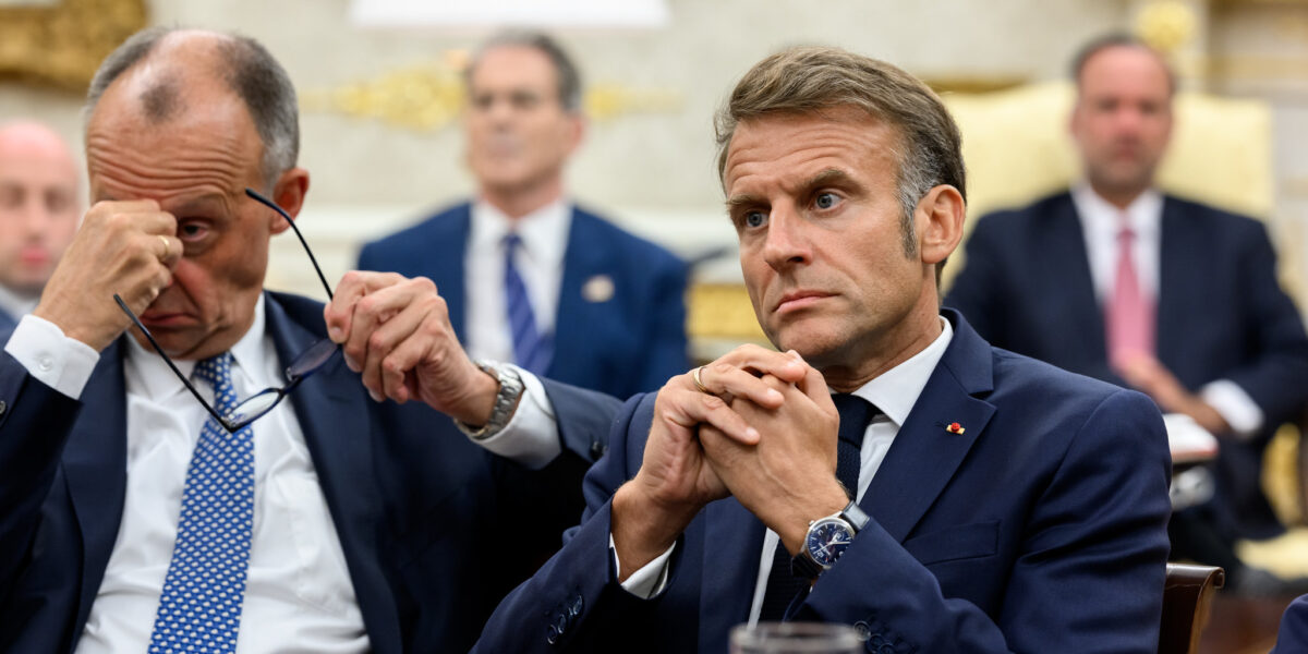 German Chancellor Friedrich Merz and French President Emmanuel Macron attend a high-level meeting at the White House, Monday, August 18, 2025, in the Oval Office. Photo: Daniel Torok / The White House / Flickr.