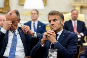 German Chancellor Friedrich Merz and French President Emmanuel Macron attend a high-level meeting at the White House, Monday, August 18, 2025, in the Oval Office. Photo: Daniel Torok / The White House / Flickr.