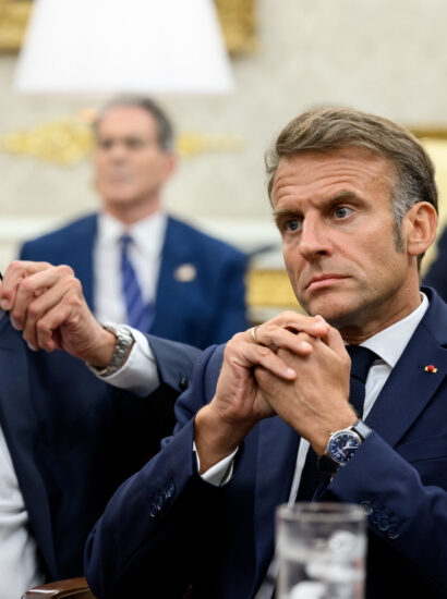 German Chancellor Friedrich Merz and French President Emmanuel Macron attend a high-level meeting at the White House, Monday, August 18, 2025, in the Oval Office. Photo: Daniel Torok / The White House / Flickr.