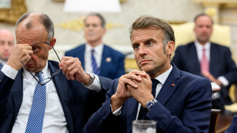German Chancellor Friedrich Merz and French President Emmanuel Macron attend a high-level meeting at the White House, Monday, August 18, 2025, in the Oval Office. Photo: Daniel Torok / The White House / Flickr.