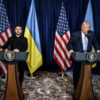 President Donald Trump participates in a joint press conference alongside Ukrainian President Volodymyr Zelensky at Mar-a-Lago in Palm Beach, Florida, December 28, 2025. Photo: Official White House Photo / Daniel Torok / The White House / Flickr, Public Domains.