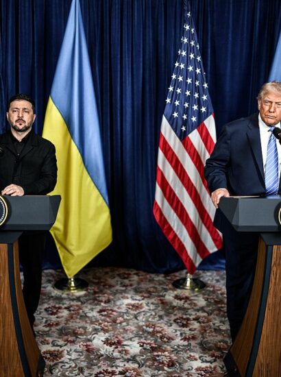 President Donald Trump participates in a joint press conference alongside Ukrainian President Volodymyr Zelensky at Mar-a-Lago in Palm Beach, Florida, December 28, 2025. Photo: Official White House Photo / Daniel Torok / The White House / Flickr, Public Domains.