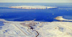 Thule Air Base, Northern Greeland, looking west to Saunders Island, 2006. Photo: USAF / Wikimedia Commons, US Government Work.