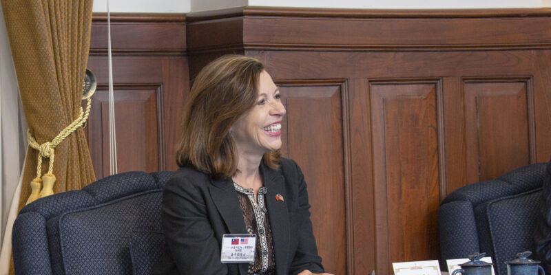 Evelyn N. Farkas (Photo: Mori / Office of the President / Wikimedia Commons)