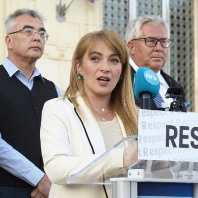Silvia Uscov speaking at George Simion’s press conference, May 4, 2025. Photo source: AUR România / Wikimedia Commons, Public Domain.
