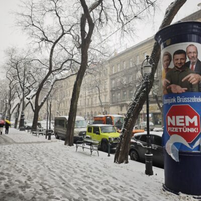 Advertising column with Fidesz election poster in Budapest, 2026. Photo source: Elekes Andor / Wikimedia Commons, CC BY 4.0