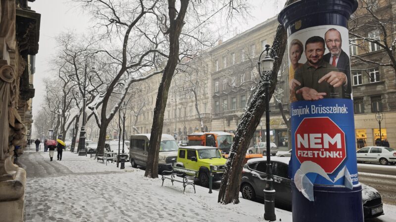 Advertising column with Fidesz election poster in Budapest, 2026. Photo source: Elekes Andor / Wikimedia Commons, CC BY 4.0
