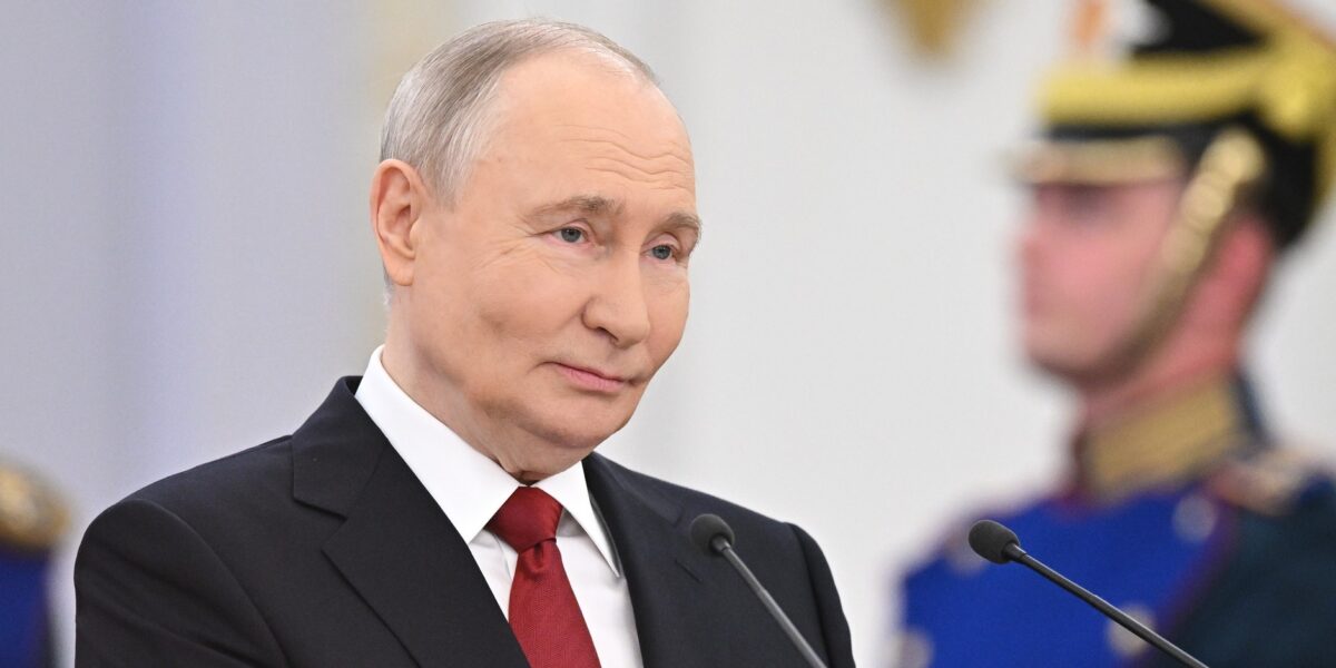 During the ceremony awarding the Hero of Labour medals and the Russian Federation State Prizes. Photo source: Sergei Bobylyov / RIA Novosti / Kremlin.ru / Wikimedia Commons, CC BY 4.0