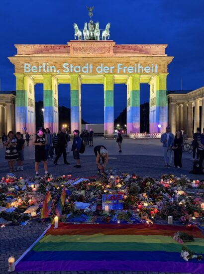 View of the Brandenburg Gate after the terrorist attack on the Berlin Pride on July 25, 2026. Photo source: Orator / Wikimedia Commons, CC BY-SA 4.0
